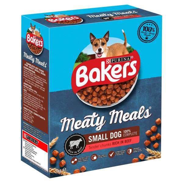 Dry dog food with meaty outlet chunks